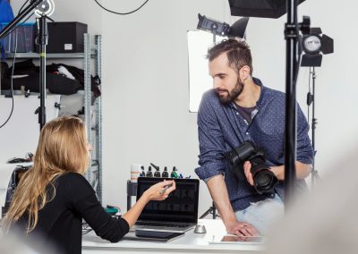 stylist-and-photographer-having-discussion-in-phot-2026-01-09-09-44-04-utc